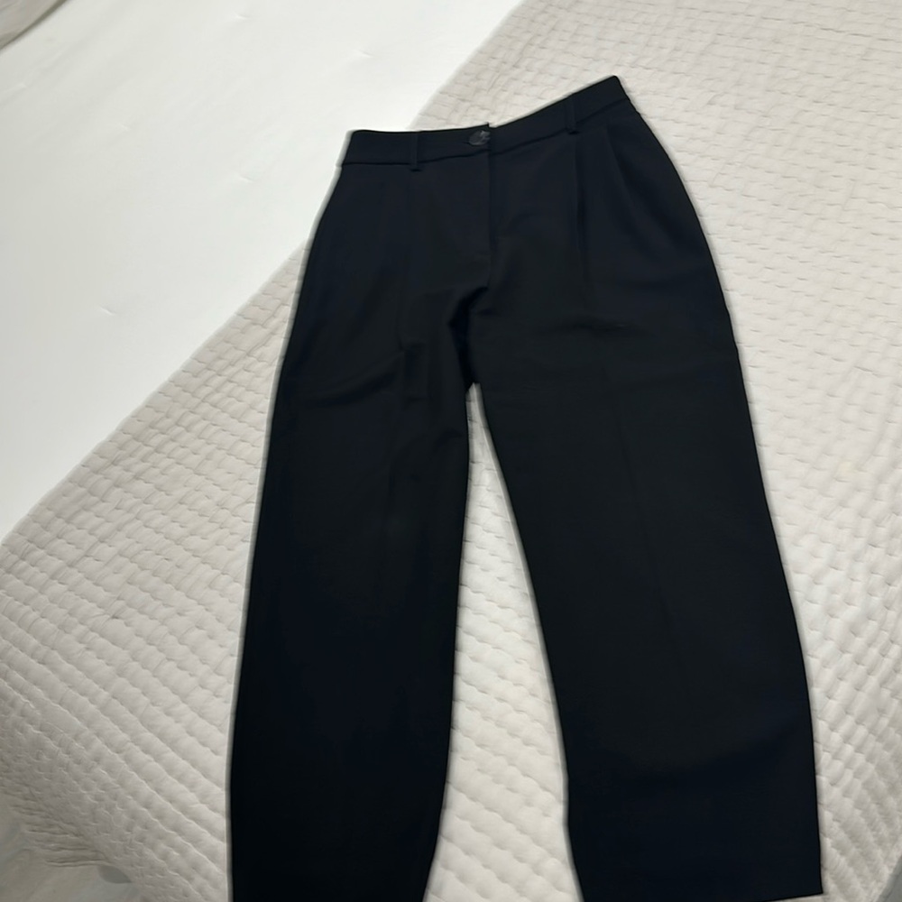 Antonio Melani Black Cropped Pant
